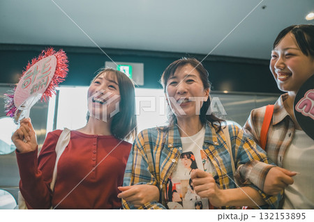 supporting my fave supporting my fave 132153895