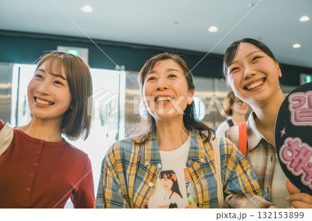 supporting my fave 132153899