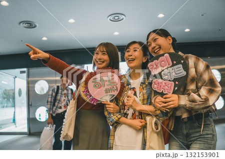 supporting my fave 132153901