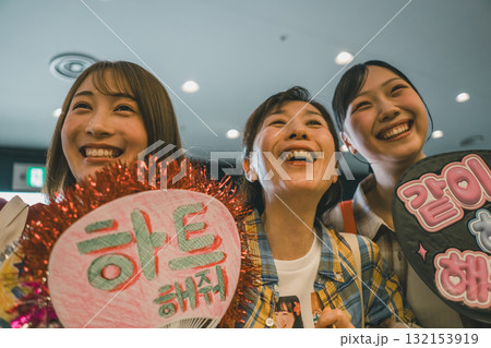 supporting my fave supporting my fave 132153919