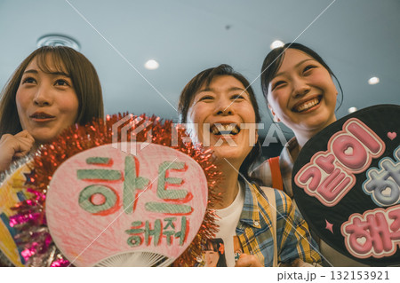 supporting my fave supporting my fave 132153921