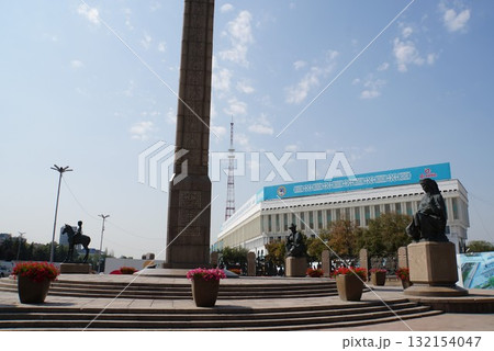 カザフスタン独立記念碑　アルマトイ 132154047