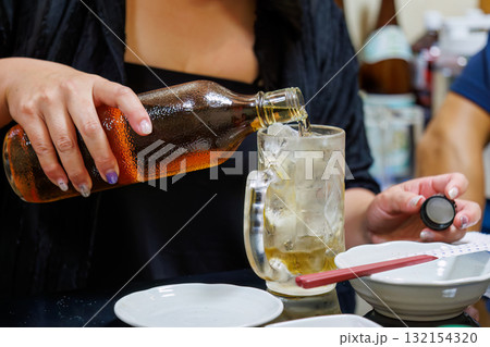 ビールで乾杯。もつ焼き屋で晩御飯。静岡県下田市-2025 132154320