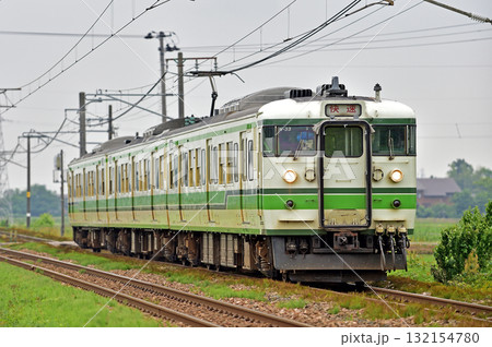 信越本線　見附－帯織　JR東日本　115系　N-33編成（新潟） 132154780