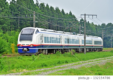 信越本線　帯織－見附　JR東日本　E653系1100番台　H-201編成（新潟）　しらゆき 132154786