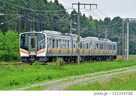 信越本線　帯織－見附　JR東日本　E129系　B25編成（新潟） 132154788