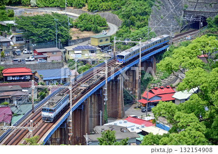 東海道本線　早川－根府川　JR貨物　EF65-2076＋伊豆箱根鉄道大雄山線　5500系　5503F 132154908