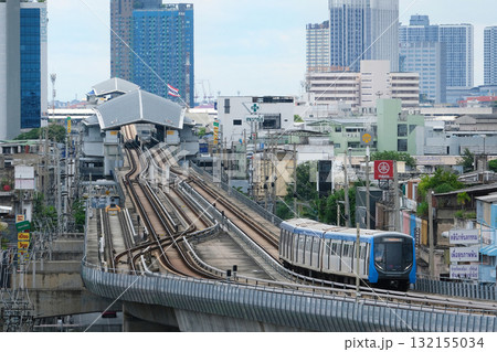 タイ バンコクを走るMRT ブルーライン 132155034