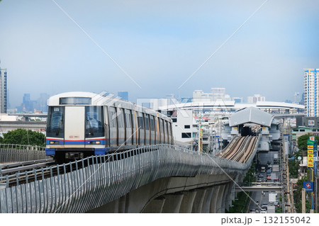 タイ バンコクを走るMRT ブルーライン 132155042
