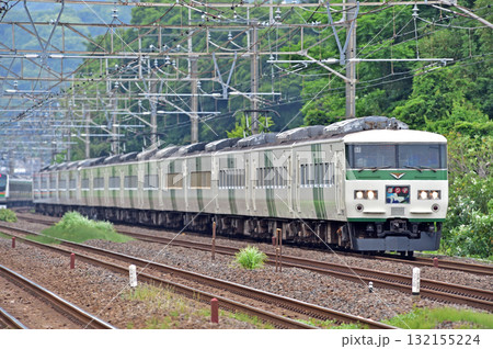 東海道本線　二宮－国府津　JR東日本　185系　A6編成（大宮）　踊り子 132155224