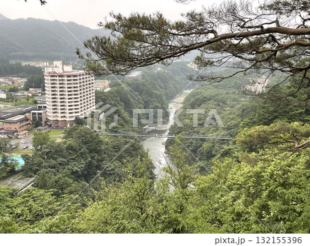栃木県_鬼怒川_楯岩展望台から鬼怒楯岩大吊橋 132155396