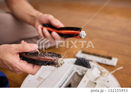 Properly Removing and Maintaining the Brush of a Cleaning Robot for Optimal Performance Properly Removing and Maintaining the Brush of a Cleaning Robot for Optimal Performance 132155453