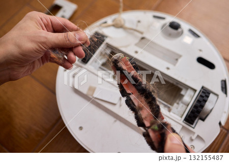 Properly Removing and Maintaining the Brush of a Cleaning Robot for Optimal Performance Properly Removing and Maintaining the Brush of a Cleaning Robot for Optimal Performance 132155487