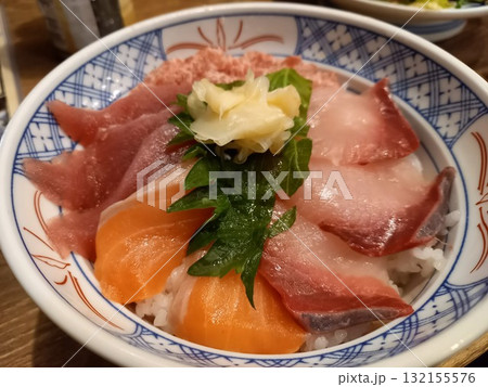 おいしい海鮮丼 132155576