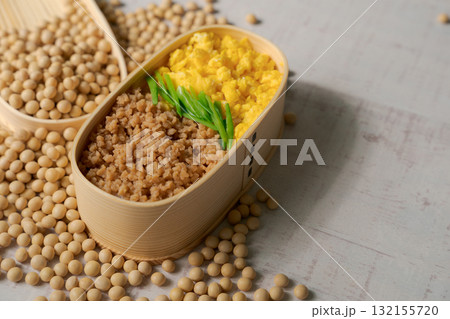 大豆ミートで作られたそぼろ弁当 大豆ミートで作られたそぼろ弁当 132155720