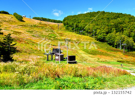 グリーンシーズンの志賀高原一の瀬ダイヤモンドスキー場を望む(長野県山ノ内町)【2025.9】 132155742