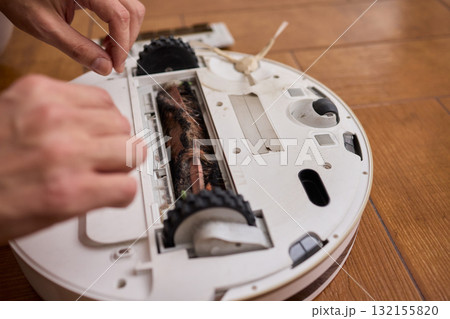 Properly Removing and Maintaining the Brush of a Cleaning Robot for Optimal Performance Properly Removing and Maintaining the Brush of a Cleaning Robot for Optimal Performance 132155820