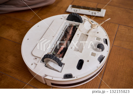 Properly Removing and Maintaining the Brush of a Cleaning Robot for Optimal Performance Properly Removing and Maintaining the Brush of a Cleaning Robot for Optimal Performance 132155823