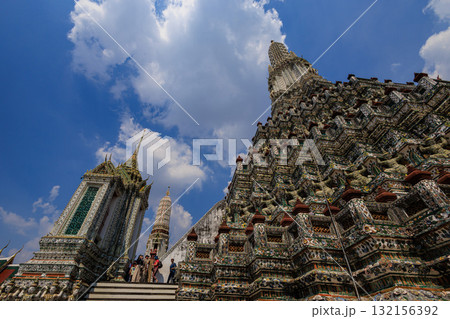 【タイ バンコク】美しい暁の寺『ワット・アルン』 132156392