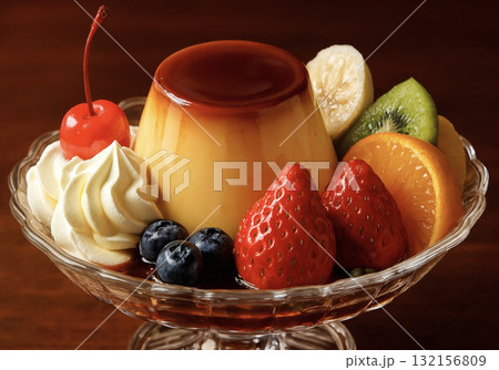 美味しそうなプリンアラモード 132156809