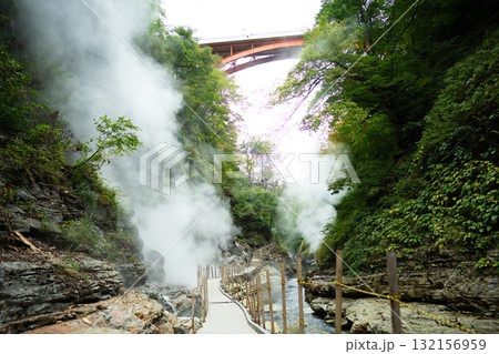 小安峡大噴湯の遊歩道 132156959