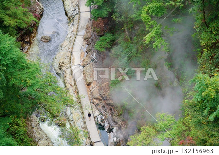 小安峡大噴湯の遊歩道 132156963