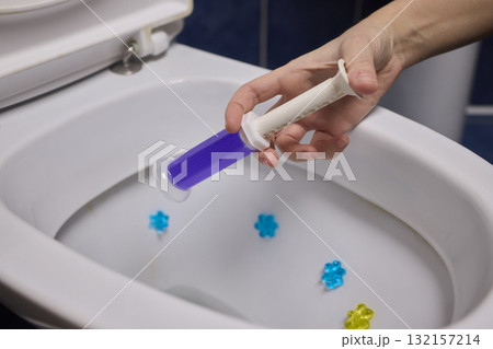 Toilet Cleaning Process with Liquid Cleaner Utilizing a Disposable Syringe for Efficiency Toilet Cleaning Process with Liquid Cleaner Utilizing a Disposable Syringe for Efficiency 132157214