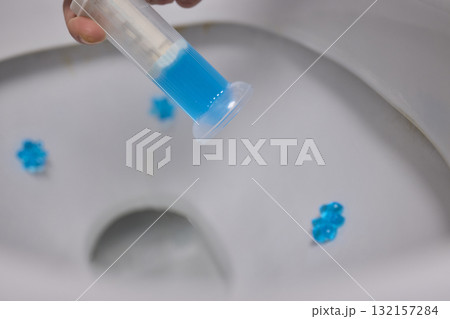 Toilet Cleaning Process with Liquid Cleaner Utilizing a Disposable Syringe for Efficiency Toilet Cleaning Process with Liquid Cleaner Utilizing a Disposable Syringe for Efficiency 132157284