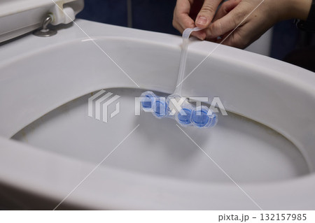 An Innovative Toilet Cleaning Tool is Currently Being Utilized for Effective Maintenance An Innovative Toilet Cleaning Tool is Currently Being Utilized for Effective Maintenance 132157985