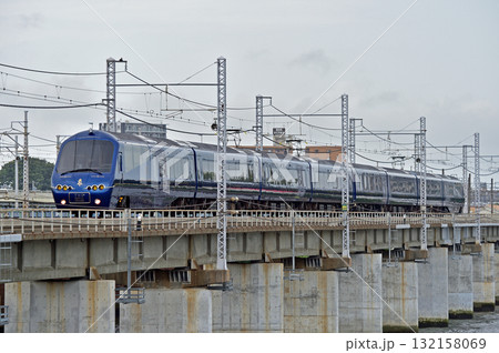 東海道本線　茅ヶ崎－平塚　伊豆急　2100系　R-5編成　ロイヤルエクスプレス 132158069