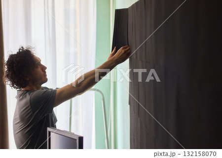 Guidance on Installing Acoustic Foam Panels Effectively for Achieving Soundproofing Benefits 132158070