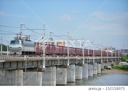 東海道本線　茅ヶ崎－平塚　JR貨物　EF66-123（吹田）　旅客線迂回 132158073