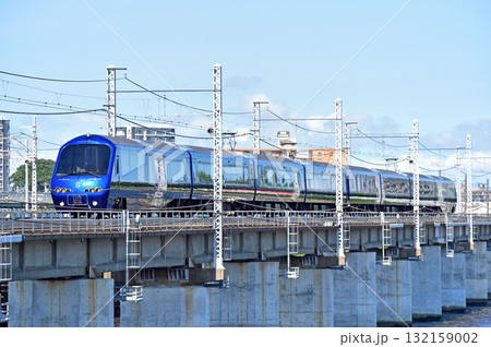 東海道本線 茅ヶ崎-平塚 伊豆急 2100系 R-5編成 ロイヤルエクスプレス 東海道本線 茅ヶ崎-平塚 伊豆急 2100系 R-5編成 ロイヤルエクスプレス 132159002