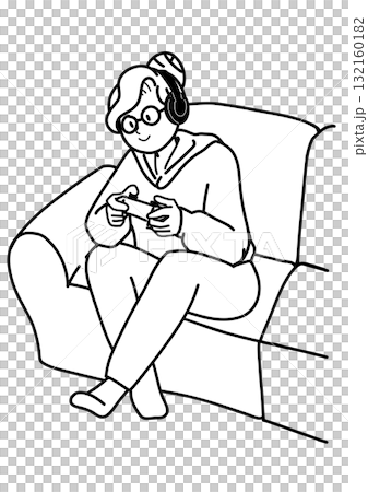 在沙發上玩遊戲的女孩 在沙發上玩遊戲的女孩 132160182
