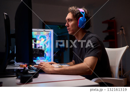 A Unique Gaming Setup Featuring Exceptional Arm Support Designed for Enhanced Comfort A Unique Gaming Setup Featuring Exceptional Arm Support Designed for Enhanced Comfort 132161319