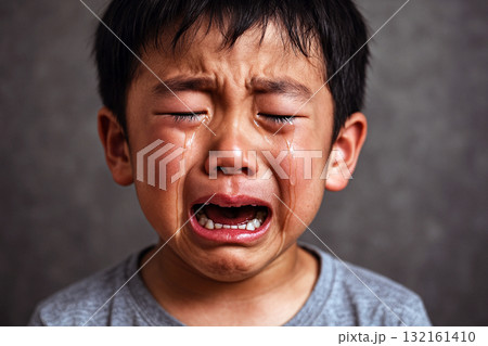 号泣する男の子 号泣する男の子 132161410
