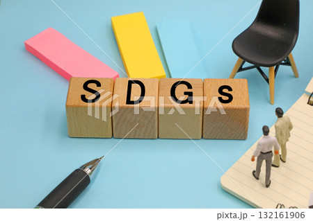 SDGsと書かれたブロック　イメージ 132161906