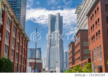 《神奈川県》横浜みなとみらいを望む・煉瓦造りの街並み 132162187