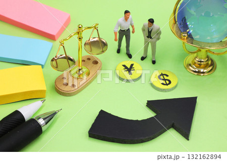 円安と円高の為替のイメージ 132162894