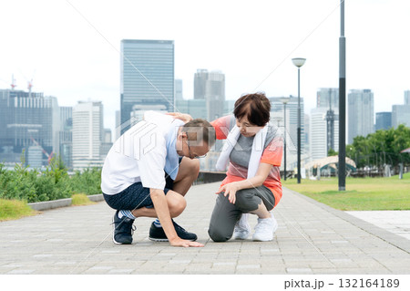 シニア 夫婦 心臓発作 シニア 夫婦 心臓発作 132164189