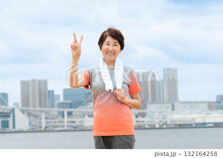 シニア 女性 ポートレート シニア 女性 ポートレート 132164258