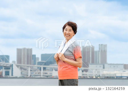 シニア　女性　ポートレート 132164259