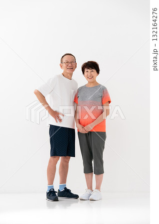 シニア 夫婦 フィットネス 全身 シニア 夫婦 フィットネス 全身 132164276