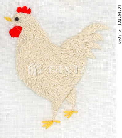 白いニワトリの刺繍 白いニワトリの刺繍 132164998