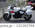警察の白バイオートバイ 132165768