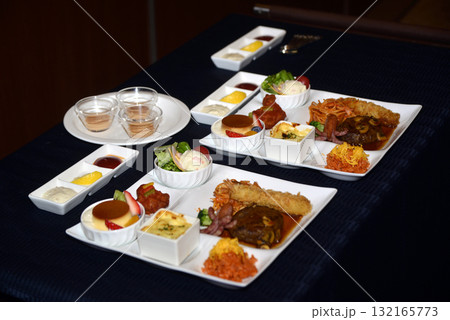 美味しそうなディナーコース 美味しそうなディナーコース 132165773