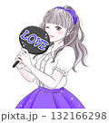 うちわを持って推し活を楽しむ女性パープル 132166298