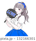 うちわを持って推し活を楽しむ女性ブルー 132166301