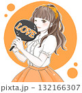 うちわを持って推し活を楽しむ女性オレンジ 132166307