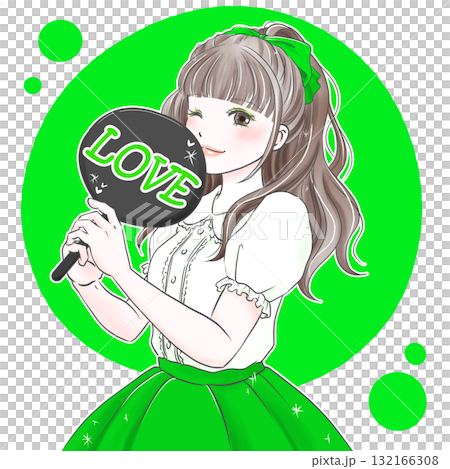 うちわを持って推し活を楽しむ女性グリーン うちわを持って推し活を楽しむ女性グリーン 132166308